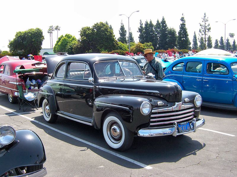800px-1946_Ford_coupe jpeg